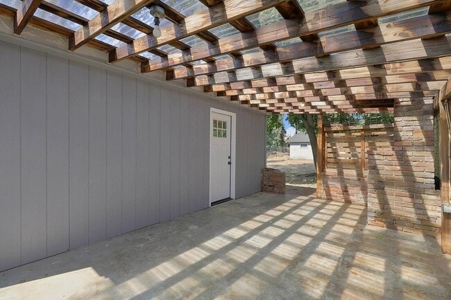 Building Photo - 10515 E 10th Ave