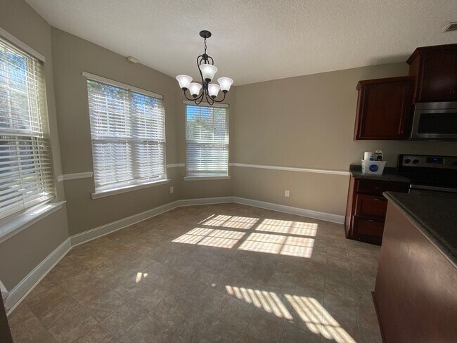 Building Photo - COMING EARLY MAY 2026! (Pet Friendly)