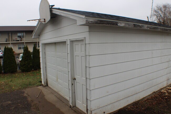 Building Photo - 2651 Western Ave