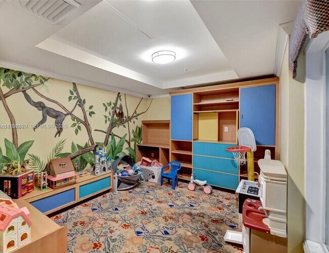 Building Photo - 17125 N Bay Rd