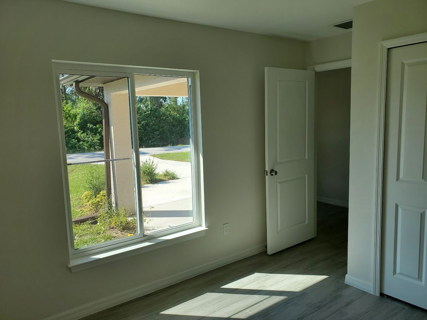Building Photo - 3x2 Duplex Unit