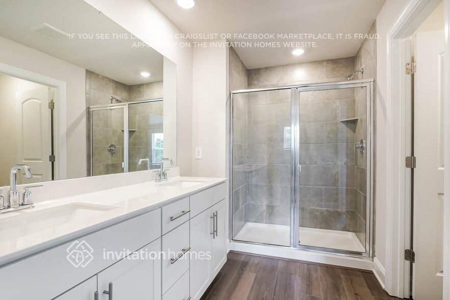 Building Photo - 279 River Rock Dr