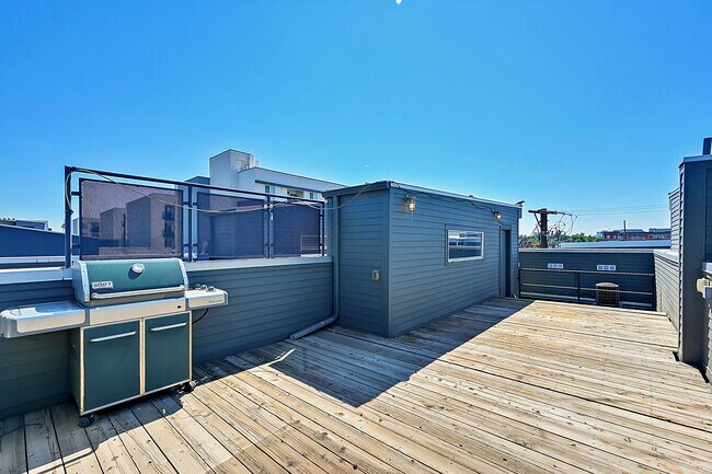 Building Photo - 2680 Blake St