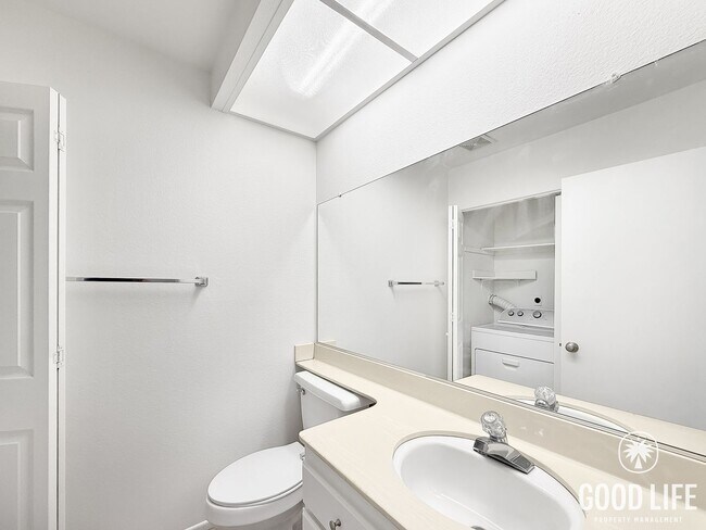 Building Photo - Comfortable 2BD/1.5BA Condo in Riverside with Private Patio, Community Pool & One Car Garage