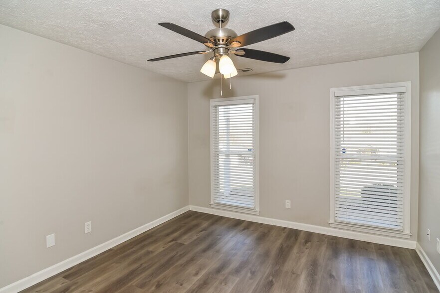 Building Photo - 1423 Marymont Dr