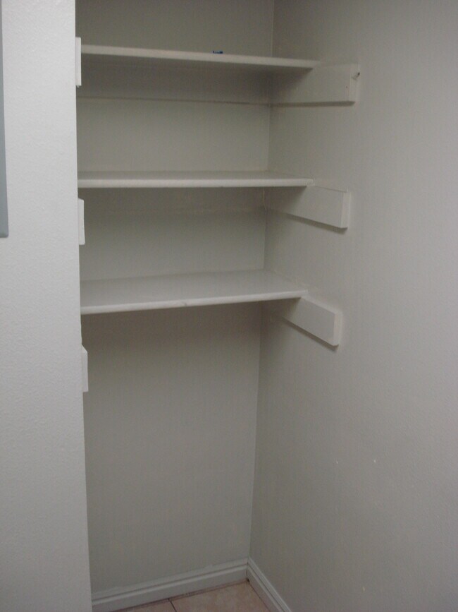 Building Photo - 60 E 200 N