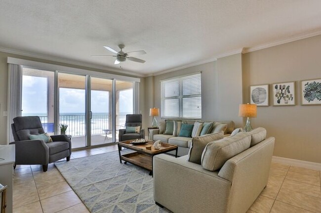 Building Photo - 3 Bedroom/ 2.5 Bath Oceanfront Condo, Bloc...