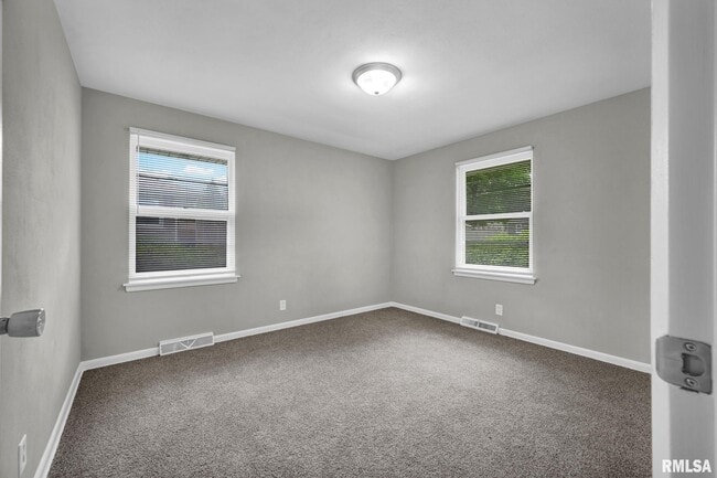 Building Photo - 1407 W Sunnyview Dr