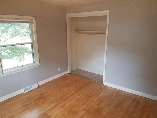 Building Photo - 416 Broadway St NE