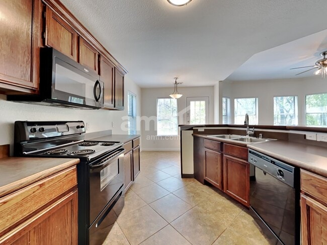Building Photo - 315 Lakeside Dr