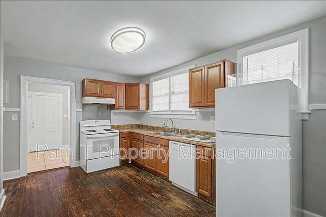 Building Photo - 633 W 35th St