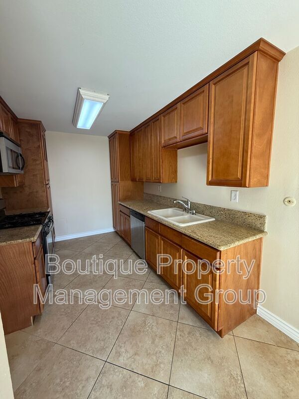 Building Photo - 1126 S Clifpark Cir
