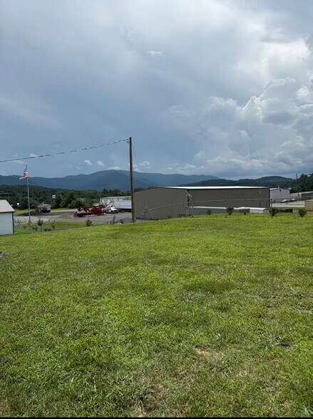 Building Photo - 4066 Crossmill Ln