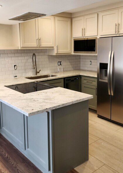 Primary Photo - 909 Silber Rd