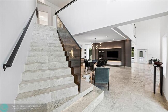 Building Photo - 2416 Bayview Dr