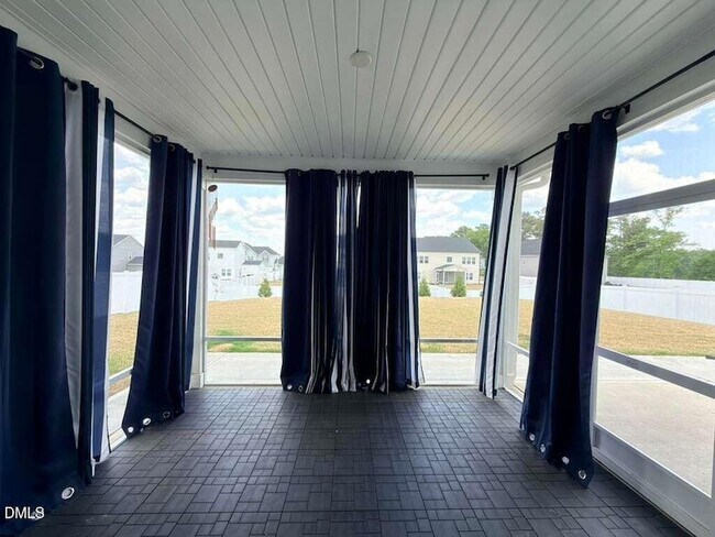 Building Photo - 513 Acerno Dr