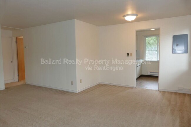 Building Photo - 4804 Terrace Dr NE