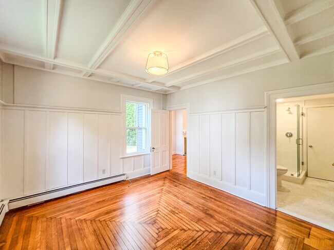 Building Photo - 62 Spruce St