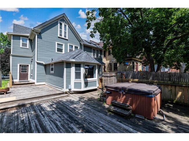 Building Photo - 546 Ashland Ave
