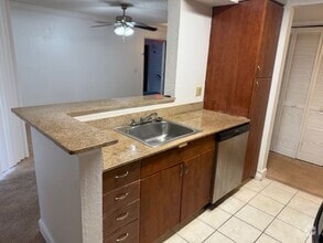 Building Photo - Lexington Place - 1126