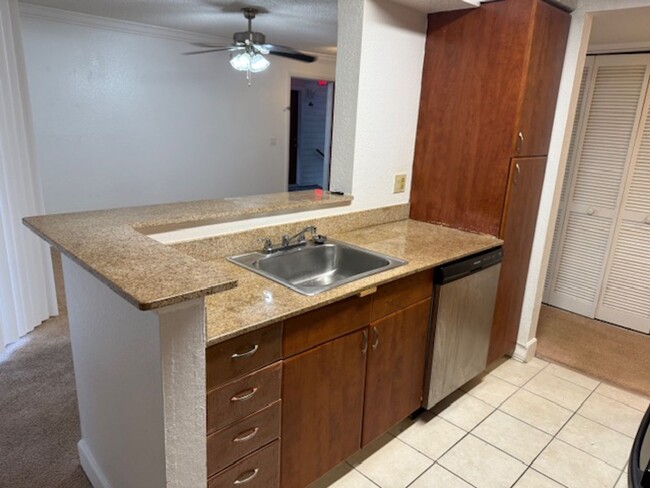 Primary Photo - Lexington Place - 1126