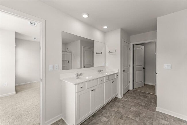 Building Photo - 300 Stoneybrook Dr