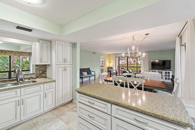 Building Photo - 413 Brackenwood Ln S