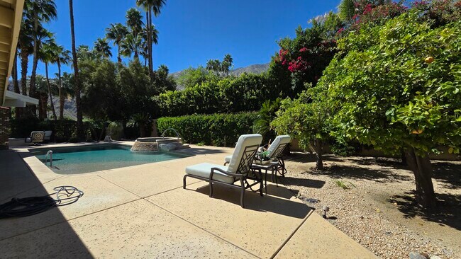 Building Photo - 1303 N Rose Ave