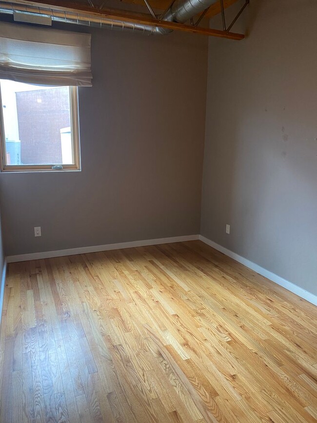 Building Photo - Contemporary 2 Bedroom, 2.5 Bath townhouse...