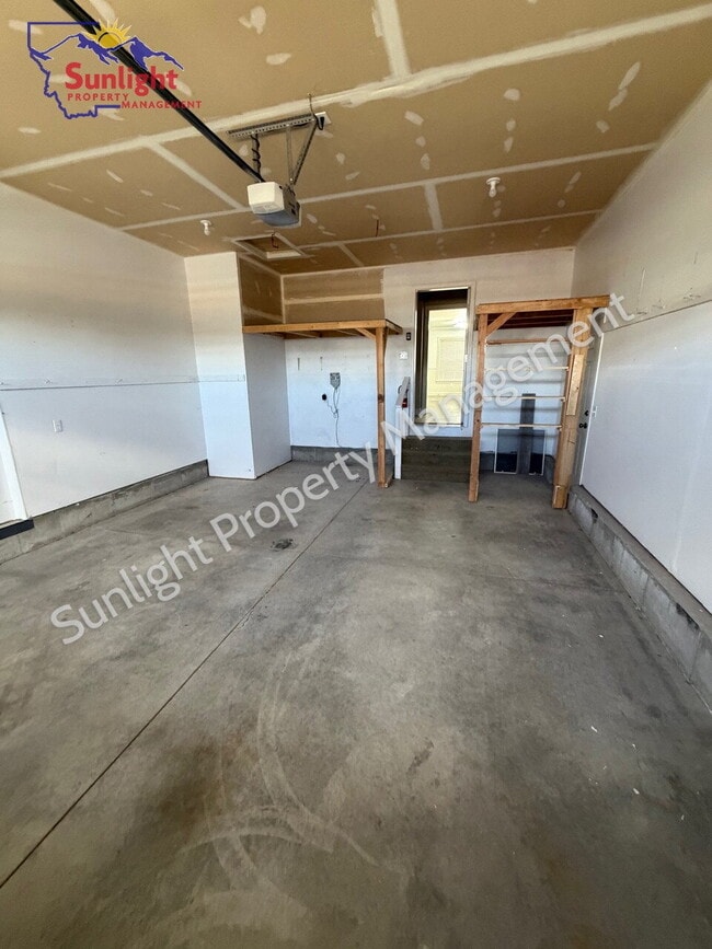 Building Photo - 3-Bed 3-Bath Gem with 2,440 Sq Ft of Comfort in Laurel, MT!