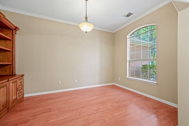 Building Photo - 8615 Traciney Blvd