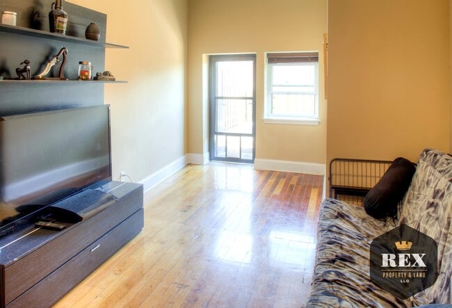 Building Photo - Rare Loft Condo,  Granite Countertops, W/D Included