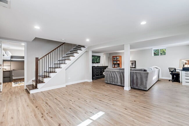 Building Photo - 639 Cumnor Ave