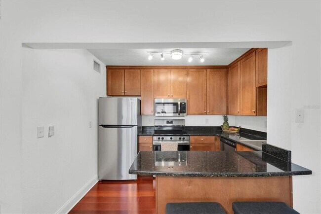 Building Photo - 210 5th Ave S