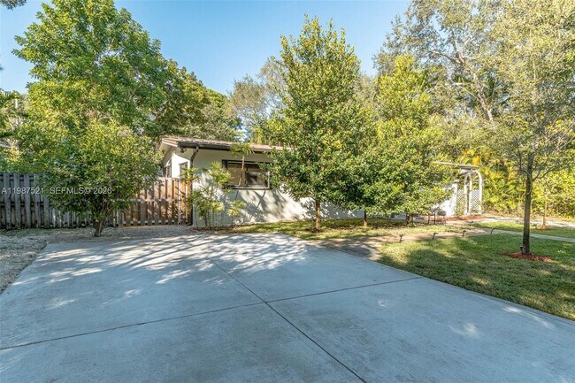 Building Photo - 7720 SW 59th Ct