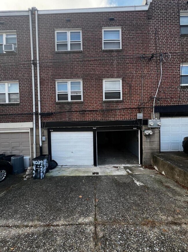 Building Photo - 4039 Balwynne Park Rd