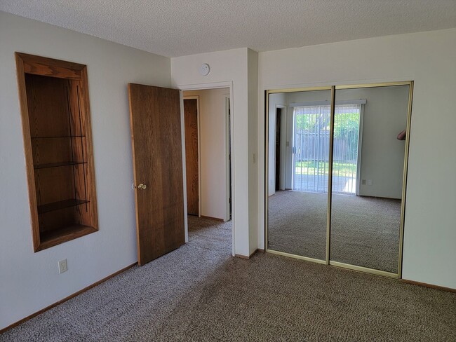 Building Photo - 3 Bedroom House across the street from Mar...