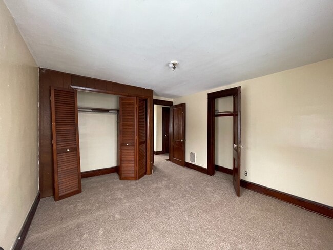 Building Photo - DREAM LOCATION !! LOOKS LIKE PRIVET ROAD !!!