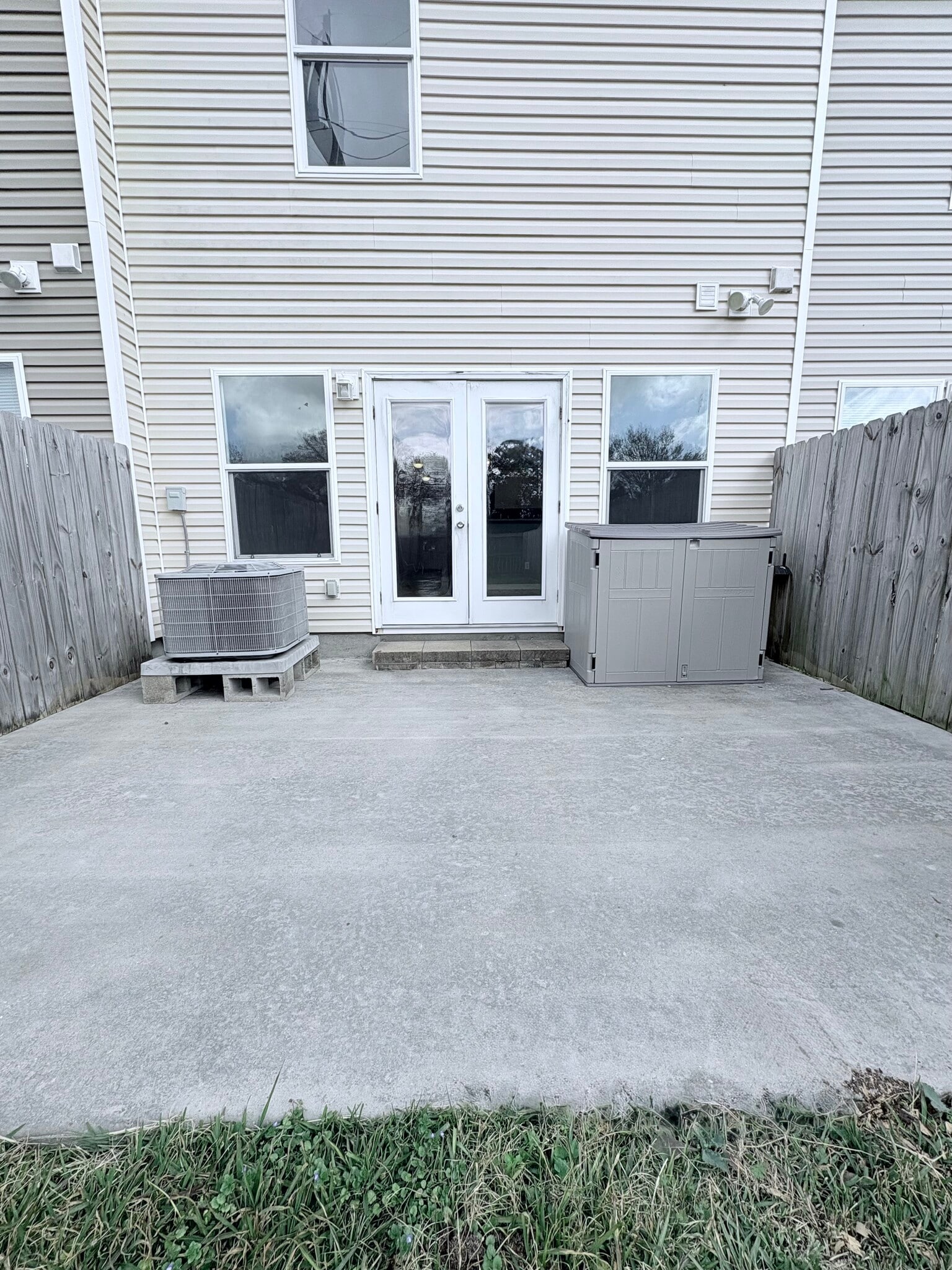 Building Photo - 1610 Dehart Dr