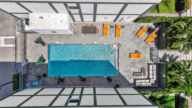 Building Photo - 1044 NE 18th Ave