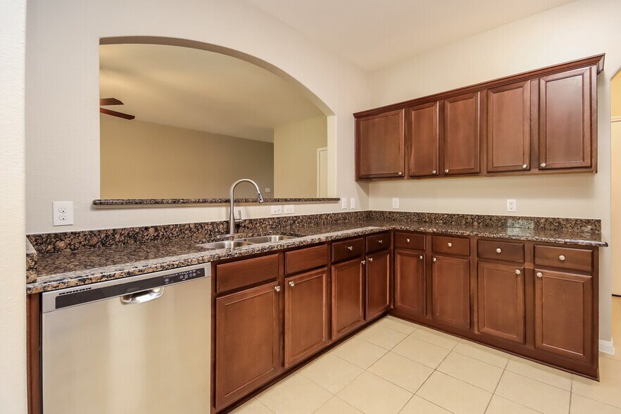 Building Photo - 21235 Slate Bend Dr