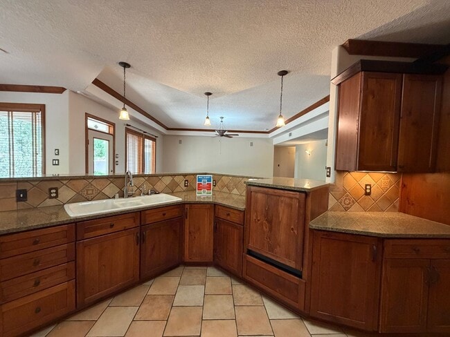 Building Photo - Beautiful 3 Bedroom Single Story Custom Home Plus Office Available Near Tramway Blvd NE & I-40!