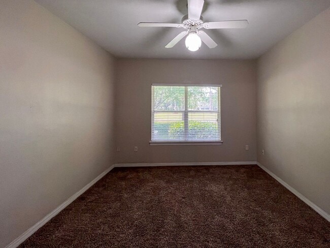 Building Photo - 1/1 Condo in the Greens at West End - Available mid-June!