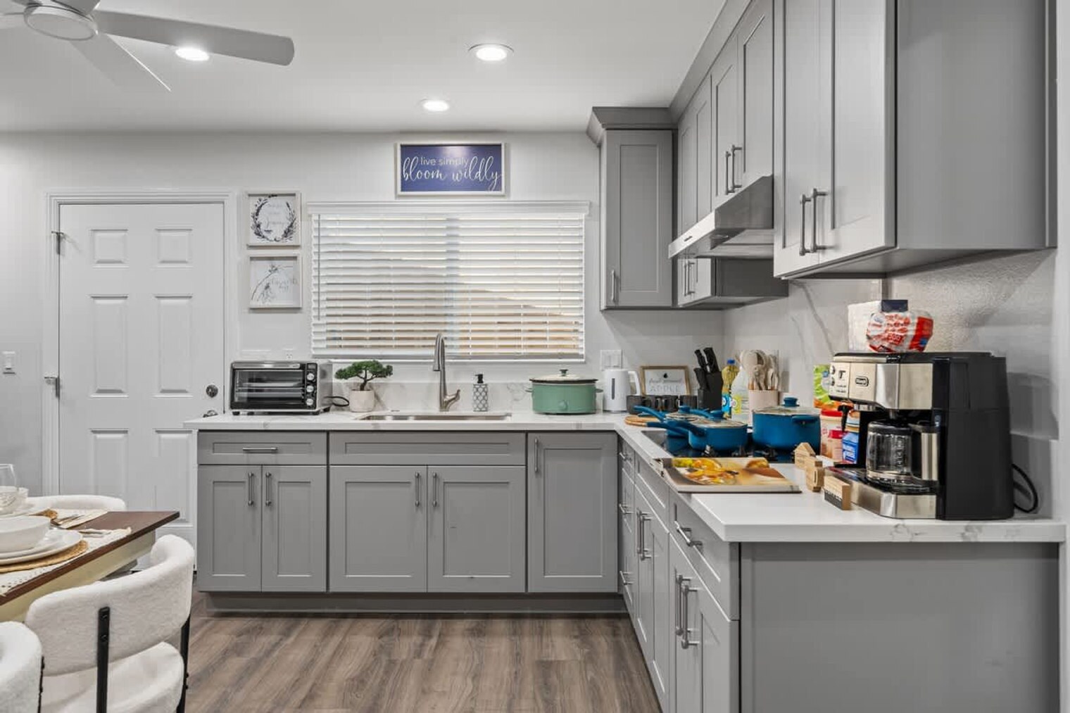 Building Photo - 10983 Parkdale Ave