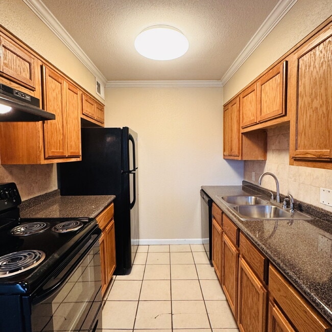 Building Photo - Spacious 2-Bedroom | 1 Bathroom Apartment at The Legacy in Nederland, TX!