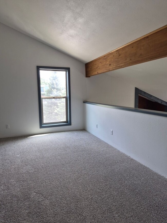 Building Photo - 89 Valley View Dr