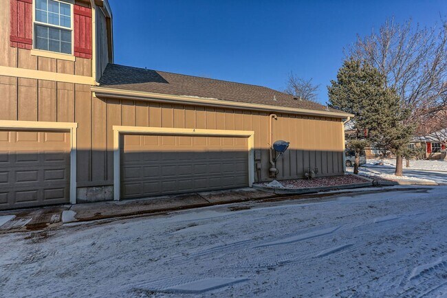 Building Photo - 3 Bedroom 3 Bath Townhome