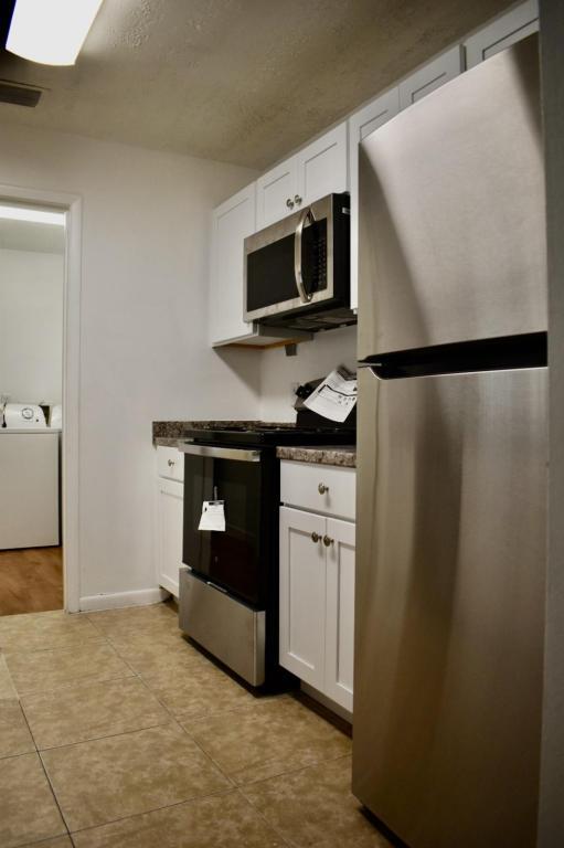 Building Photo - 5252 SW 21st Pl