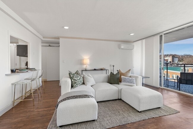 Building Photo - APARTMENT