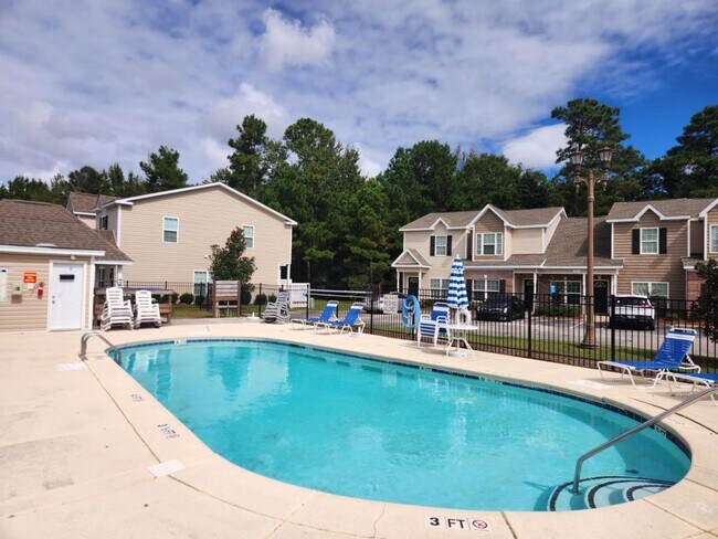 Building Photo - 111 Maddux Ln